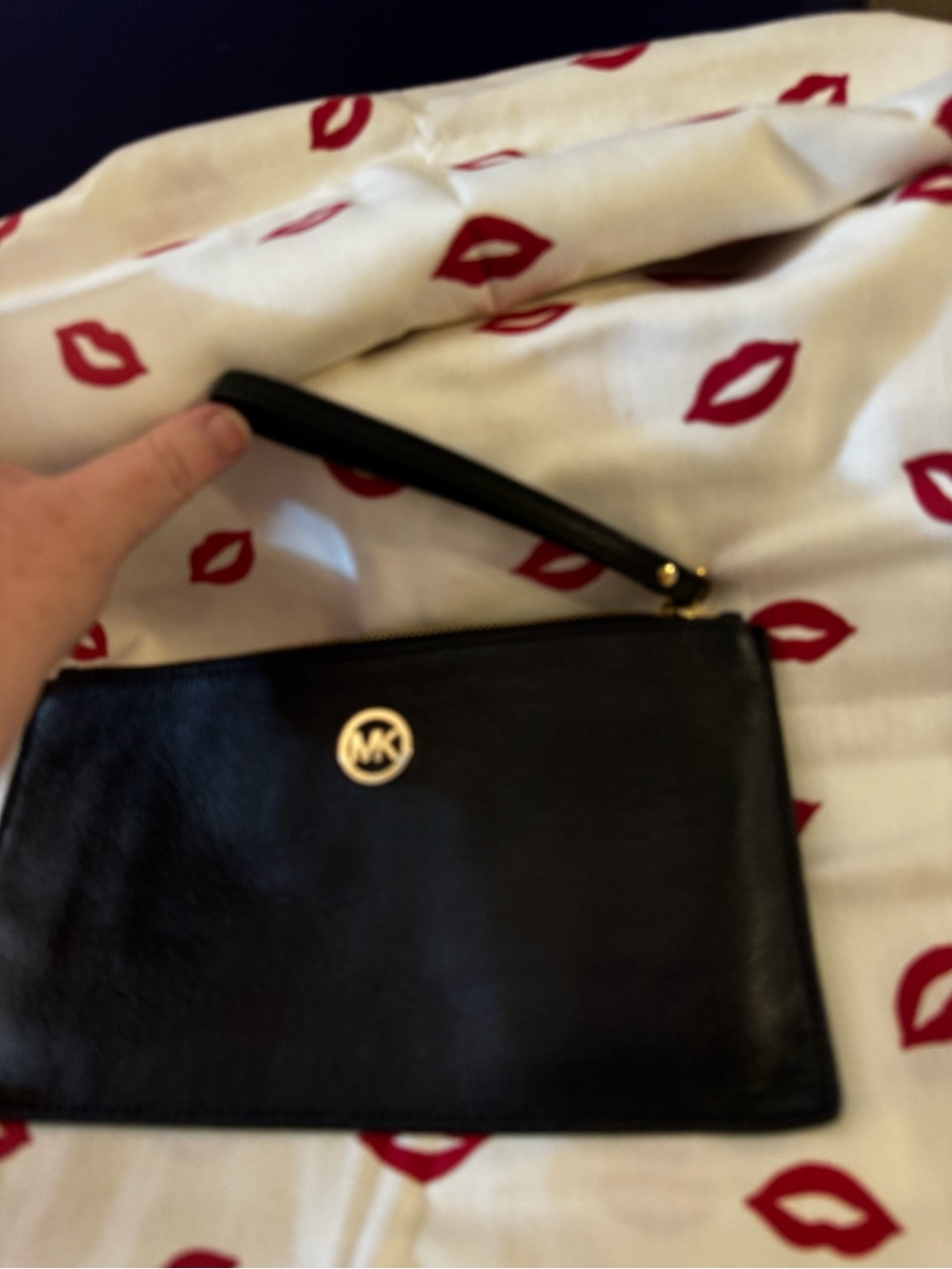NWOT Michael Kors large black wristlet pebble Leather with Gold Logo. Classic . - Picture 6 of 10